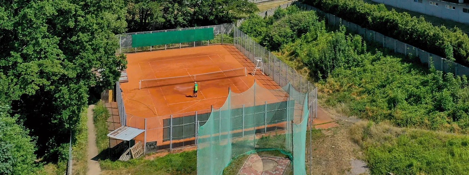 turnov sporoviste tenisovy kurt